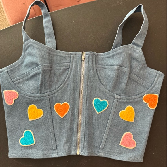 Forever 21 Tops - Forever 21 Navy Zip Front Heart Patch Cropped Tank